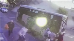 Video toà nhà ở Thổ Nhĩ Kỳ đổ sập trước sự hoảng hốt của người đi đường