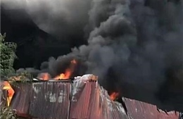 Hà Nội: Hỏa hoạn thiêu rụi xưởng chăn ga gối đệm ở huyện Thanh Oai