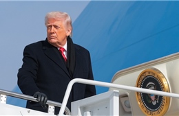 Chuyên cơ chở Tổng thống Trump tới Davos bất ngờ quay đầu về Washington