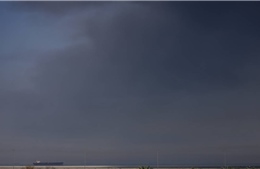 Tàu chở dầu khổng lồ của Kuwait đậu ngoài khơi Dubai bị Iran tấn công