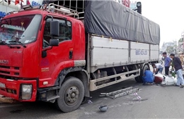 An Giang: Xe tải tông 6 xe máy dừng chờ đèn đỏ làm nhiều người bị thương