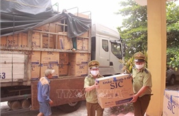 Hà Tĩnh bắt giữ xe ô tô tải chở số lượng lớn khẩu trang y tế không có hóa đơn chứng từ