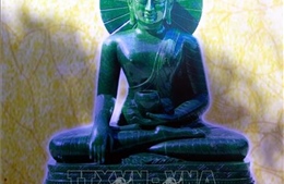 Quảng Ninh: Cung rước tượng Phật bằng ngọc nguyên khối nặng 3,8 tấn