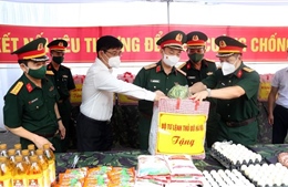 Hưởng ứng Lời kêu gọi của Tổng Bí thư Nguyễn Phú Trọng: Thắm tình quân dân giữa đại dịch COVID-19