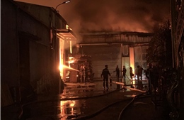 Hải Dương: Cháy lớn tại kho xưởng của Công ty TNHH Hoàng Lê