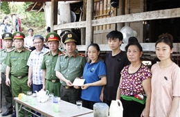 Thăm hỏi, động viên gia đình Tổ trưởng bảo vệ an ninh trật tự cơ sở hy sinh khi làm nhiệm vụ