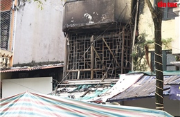 Hiện trường vụ cháy nhà ở phố cổ Hàng Lược, Hà Nội