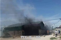 Cháy tại xưởng sản xuất lưới thép B40 giữa ngày nắng nóng