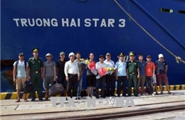 Đưa 9 thuyền viên tàu An Phú 868 bị chìm ngoài biển vào bờ an toàn