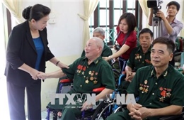  Chủ tịch Quốc hội thăm, tặng quà thương binh, bệnh binh tại Hà Nam