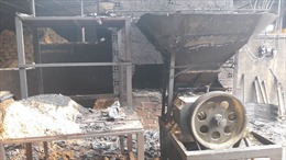 Hà Tĩnh: Cháy rụi 500m2 xưởng ép trấu và xe ô tô của chủ xưởng