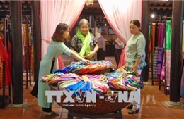 Tôn vinh nghề dệt lụa, thổ cẩm truyền thống Việt Nam - Nhật Bản