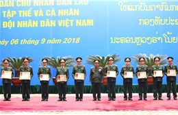 Trao Huân chương của Nhà nước Lào tặng các tập thể, cá nhân thuộc Quân đội nhân dân Việt Nam