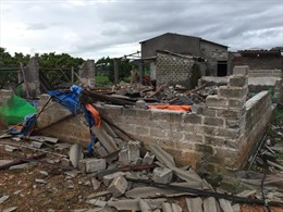 Lốc xoáy tại Cà Mau làm 33 căn nhà sập, tốc mái 