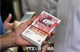 Sử dụng tiền mặt mất dần chỗ đứng ở London