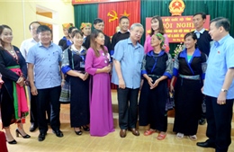 Đồng chí Trần Quốc Vượng tiếp xúc cử tri tại Mù Cang Chải