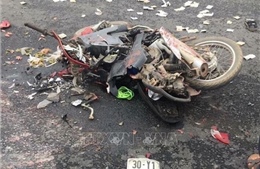 4 người thương vong trong vụ va chạm container và xe máy ở Ba Vì, Hà Nội