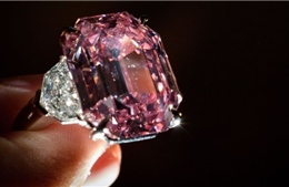 Viên kim cương hồng Pink Legacy đạt giá kỷ lục 50 triệu USD