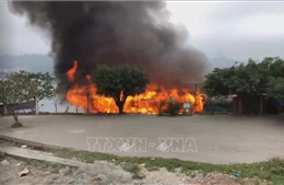 Hỏa hoạn thiêu rụi nhà bè tại Vân Đồn