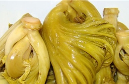 Kinh hãi phát hiện hơn 2 tấn dưa cải chứa chất vàng ô gây ung thư