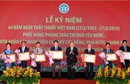 Thủ tướng Nguyễn Xuân Phúc dự Lễ kỷ niệm 64 năm Ngày Thầy thuốc Việt Nam