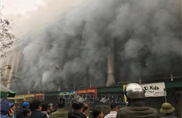 Cháy lớn tại Trung tâm thương mại Chợ Giầu, thị xã Từ Sơn