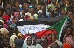 Hàng nghìn người biểu tình Sudan đòi giải tán Hội đồng quân sự