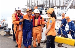 Vượt đêm tối cứu 52 thuyền viên gặp nạn tại khu vực quần đảo Hoàng Sa