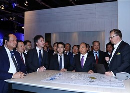 Thủ tướng Nguyễn Xuân Phúc tham quan một số mô hình công nghệ cao tại Thụy Điển