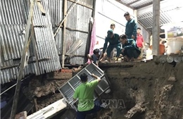 Liên tiếp sạt lở bờ sông ở Cà Mau, nhiều nhà dân bị sụt lún