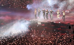 Người hâm mộ Hàn Quốc cháy hết mình với màn trình diễn của BTS