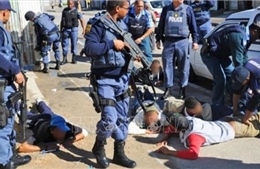 Nam Phi triển khai quân đội hỗ trợ cảnh sát ngăn chặn tội phạm tại Cape Town