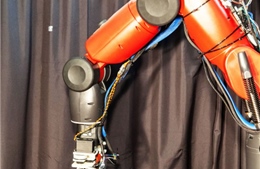 Trung Quốc sử dụng cánh tay robot vũ trụ để phân loại rác