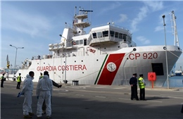 Italy cho phép 116 người di cư bị mắc kẹt trên tàu Gregoretti lên bờ