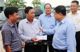 Bộ trưởng Nguyễn Chí Dũng thị sát khu vực bị sạt lở trên Quốc lộ 91, An Giang