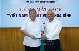Ra mắt sách &#39;Việt Nam - khát vọng hòa bình&#39;