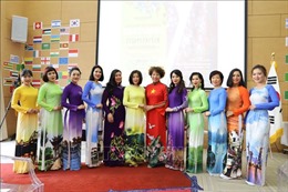 Ấn tượng áo dài Việt Nam trong Ngày hội văn hóa quốc tế tại Nam Phi
