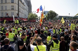 Trên 1.000 người thuộc phong trào &#39;Áo vàng&#39; tiếp tục biểu tình tại Pháp 