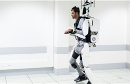 Bị liệt nửa người có thể bước đi trở lại nhờ hệ thống robot