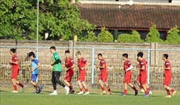 Đội tuyển Việt Nam tập buổi đầu tiên ở Bali chuẩn bị cho trận đấu với Indonesia