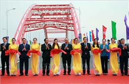 Thủ tướng Nguyễn Xuân Phúc dự Lễ thông xe kỹ thuật cầu Hoàng Văn Thụ