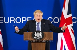 Thủ tướng Anh miễn cưỡng viết thư gửi EU đề nghị lùi thời hạn Brexit