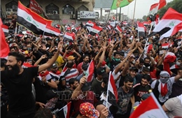 Người biểu tình tiếp tục tụ tập ở Quảng trường Tahrir tại Baghdad