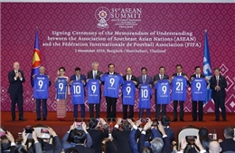 Thủ tướng Nguyễn Xuân Phúc dự Lễ ký Bản ghi nhớ giữa ASEAN và FIFA