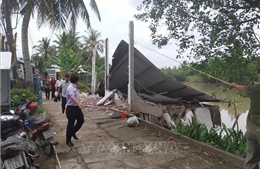 Cần Thơ: Sạt lở tại quận Bình Thủy, một căn nhà bị sụp xuống sông