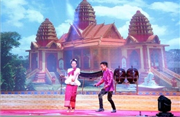 Bế mạc Hội diễn nghệ thuật quần chúng và trình diễn trang phục dân tộc Khmer 