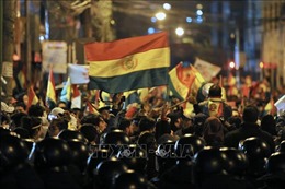 Hàng loạt quan chức Bolivia đệ đơn từ chức