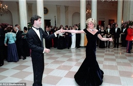Bán đấu giá bộ váy dạ hội trứ danh của Công nương Diana