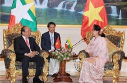 Thủ tướng Nguyễn Xuân Phúc hội đàm với Cố vấn Nhà nước Myanmar 