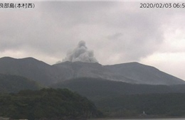 Núi lửa Shindake tại Nhật Bản phun trào, cột tro và khói bốc cao tới 7.000m